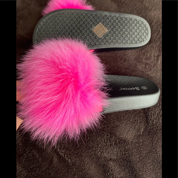 NWOT Fur slides - Picture 2 of 9